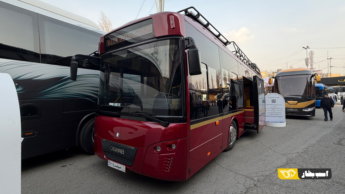 اتوبوس سریال پایتخت با عقاب افشان به نمایشگاه حمل و نقل آمد